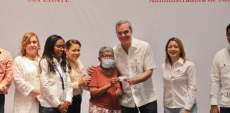 Presidente Abinader se reùne con representantes de 235 juntas vecinos de La Vega