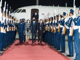 Abinader recibido en Santiago de Chile para jura de presidente Boric