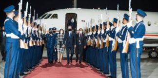 Abinader recibido en Santiago de Chile para jura de presidente Boric