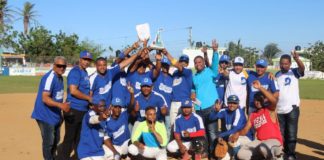 Delfines de la Cruz se coronan campeones del XXXVI Torneo de Softball de la Liga Profesor Noé Brito Bruno