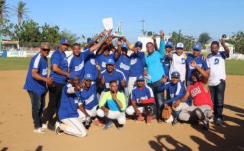 Delfines de la Cruz se coronan campeones del XXXVI Torneo de Softball de la Liga Profesor Noé Brito Bruno