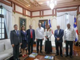 Presidente Abinader recibe al ex-presidente chileno Eduardo Frei en el Palacio Nacional