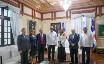 Presidente Abinader recibe al ex-presidente chileno Eduardo Frei en el Palacio Nacional