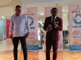 Entre Palos y Puros va a Iberostar Bavaro Golf Club con un carro en un hoyo en uno