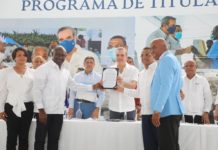 Presidente Abinader entrega más de 600 títulos de propiedad a familias pobres en Boyá