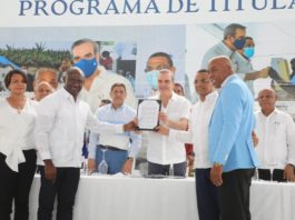 Presidente Abinader entrega más de 600 títulos de propiedad a familias pobres en Boyá