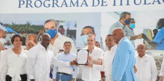 Presidente Abinader entrega más de 600 títulos de propiedad a familias pobres en Boyá