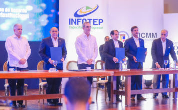 Presidente califica de proyecto educativo revolucionario acuerdo INFOTEP, PUCMM y Domínico Americano