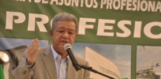 Leonel Fernández dice siente la presencia de la clase media creativa en Fuerza del Pueblo