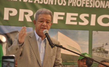 Leonel Fernández dice siente la presencia de la clase media creativa en Fuerza del Pueblo