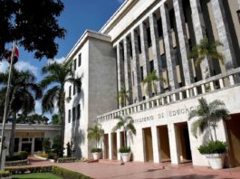 Deudas se “tragan” entre 59% y 21% salario de maestros