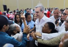 Presidente encabeza entrega de 1,507 títulos de propiedad en Azua