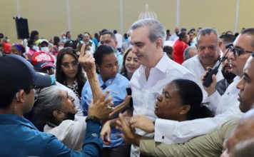 Presidente encabeza entrega de 1,507 títulos de propiedad en Azua