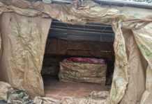 El Sábado Santo la Iglesia permanece junto al seprulco del Señor