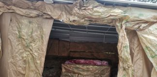 El Sábado Santo la Iglesia permanece junto al seprulco del Señor