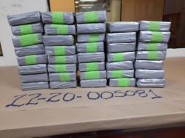 Arrestan dos y ocupan 38 paquetes de cocaína en Santo Domingo Este