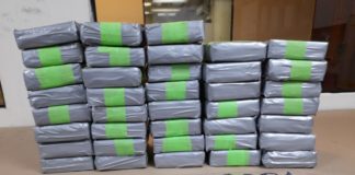 Arrestan dos y ocupan 38 paquetes de cocaína en Santo Domingo Este