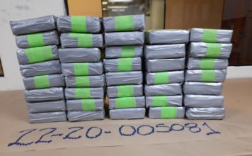 Arrestan dos y ocupan 38 paquetes de cocaína en Santo Domingo Este