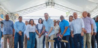 Presidente Abinader anuncia construcción cinco destacamentos policiales, un estadio, una cancha y un centro comunal en Sabana Perdida