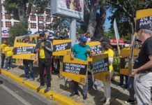 Realizan marcha plantón en Santiago; denuncian descuentos ilegales en fondos de pensiones
