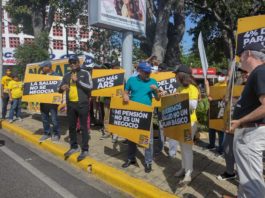 Realizan marcha plantón en Santiago; denuncian descuentos ilegales en fondos de pensiones
