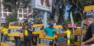 Realizan marcha plantón en Santiago; denuncian descuentos ilegales en fondos de pensiones