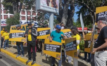Realizan marcha plantón en Santiago; denuncian descuentos ilegales en fondos de pensiones