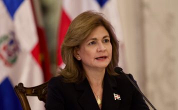 Vicepresidenta solicita a los docentes volver a las aulas