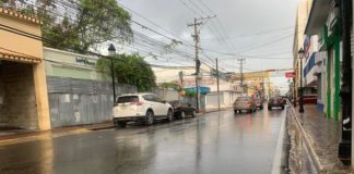 Poco tránsito y quema de neumáticos en inicio de paro en Santiago