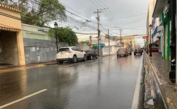 Poco tránsito y quema de neumáticos en inicio de paro en Santiago