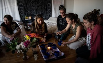 ‘Quiero reiniciar mi cerebro’: veteranas de guerra recurren a la psicoterapia psicodélica