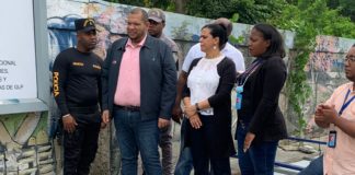 Alcalde Carlos Guzmán encabeza operativo de retiro de cientos de vallas ilegales en todo el municipio