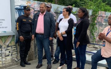 Alcalde Carlos Guzmán encabeza operativo de retiro de cientos de vallas ilegales en todo el municipio