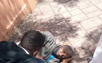 Señor fue llevado por personal del #911 por problemas de salud