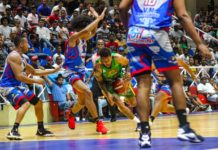 Triple doble de Valdez mantiene con vida a Cotorras Del Gustavo