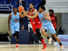 Leones inician defensa del título con triunfo sobre Titanes