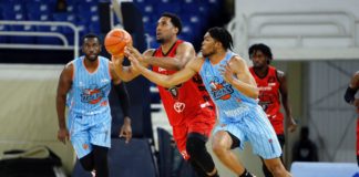 Leones inician defensa del título con triunfo sobre Titanes