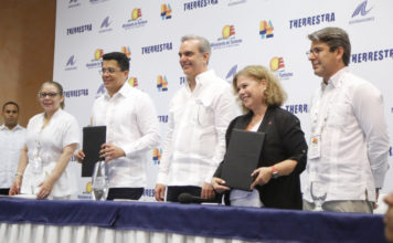 RD firma acuerdos con importantes aerolíneas de Canadá para potenciar turismo