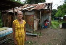 Una joven madre de Villa Altagracia que se consume en la indigencia