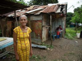 Una joven madre de Villa Altagracia que se consume en la indigencia