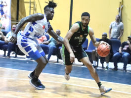 Soles ganan cuatro en fila y están solos en primero