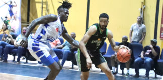 Soles ganan cuatro en fila y están solos en primero