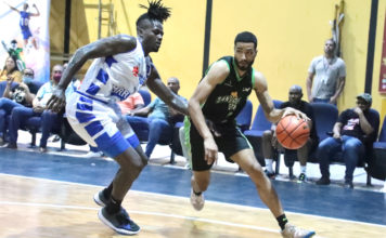 Soles ganan cuatro en fila y están solos en primero