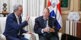 Presidente Abinader recibe al comandante Delio Gómez Ochoa