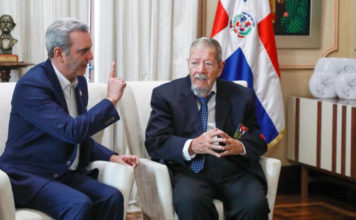 Presidente Abinader recibe al comandante Delio Gómez Ochoa