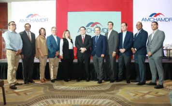 Aduanas y AMCHAMDR presentan proyecto para la realización del estudio de segmentos de mercado de hub logístico