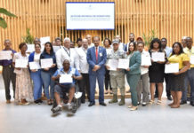 Hacienda dona a 25 entidades sin fines de lucro más de 950 unidades de equipos decomisados a bancas que operaban de manera ilegal