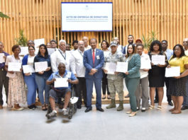 Hacienda dona a 25 entidades sin fines de lucro más de 950 unidades de equipos decomisados a bancas que operaban de manera ilegal