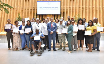 Hacienda dona a 25 entidades sin fines de lucro más de 950 unidades de equipos decomisados a bancas que operaban de manera ilegal