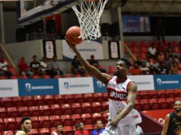 Los Indios pasean a los punteros Leones